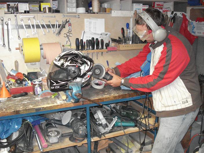 Helm zerflexen.jpg